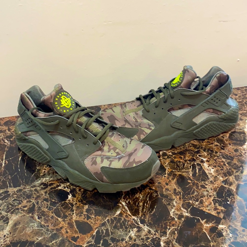 Air Huarache by Nike Green Camo
